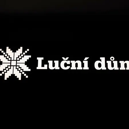 Lucni Dum Okruzni شقة